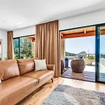 Rita Mit Blick Auf Wasser By Interhome Сasa de vacaciones Makarska