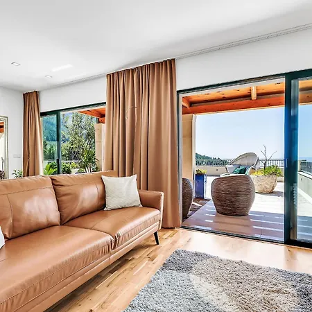 Rita Mit Blick Auf Wasser By Interhome Nyaraló Makarska