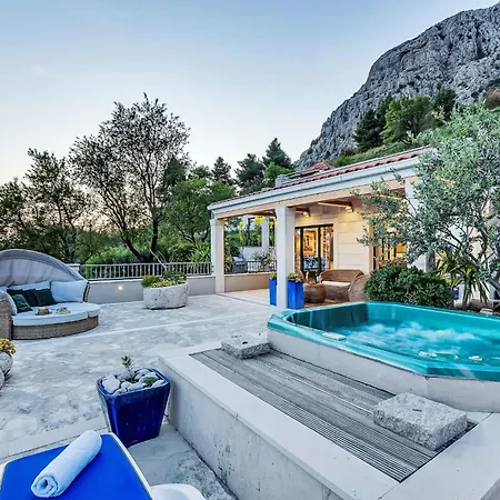 Rita Mit Blick Auf Wasser By Interhome Nyaraló Makarska
