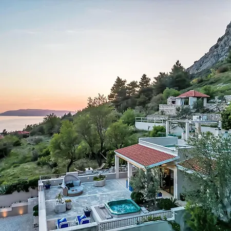 Rita Mit Blick Auf Wasser By Interhome Nyaraló Makarska